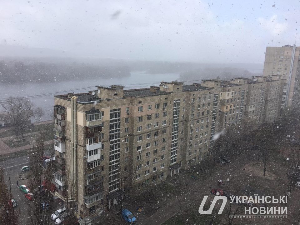 Снег в столице