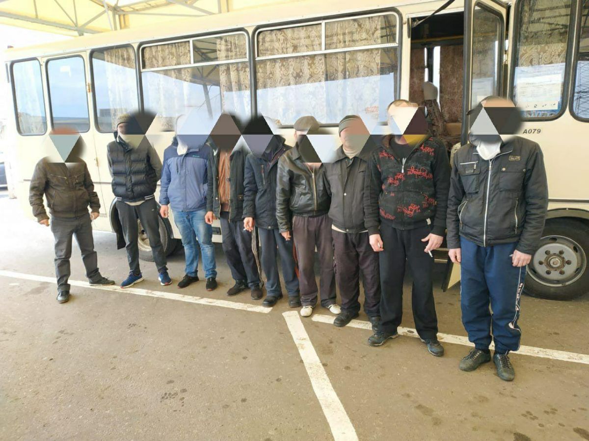 Звільнені з полону українці. Фото: Telegram-канал Людмили Денисової