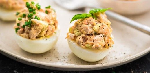 4. Фаршированные ветчиной яйца