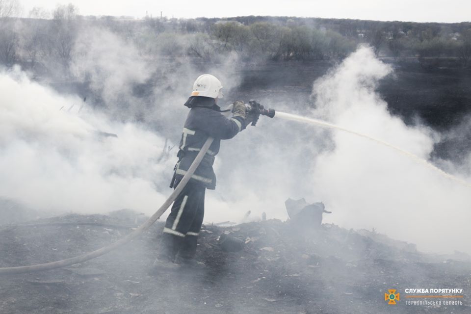 Пожар в Тернополе локализировали. Фото: ГосЧС