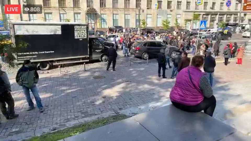 Люди собираются на митинг. Фото: Facebook/Pavlovsky News