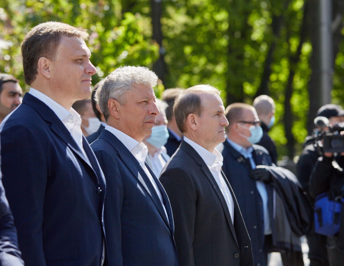 Депутаты ОПЗЖ возложили цветы к Памятнику Вечной Славы. Фото: Пресс-служба ОПЗЖ