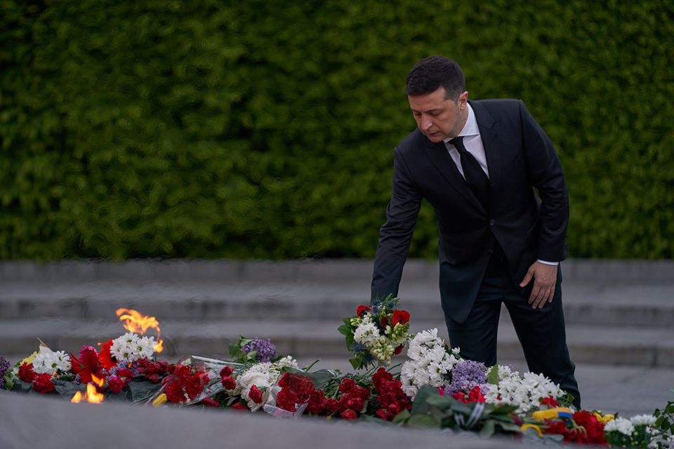 Владимир Зеленский в Парке Славы 9 мая 2020 года. Фото: Facebook/Офіс Президента України