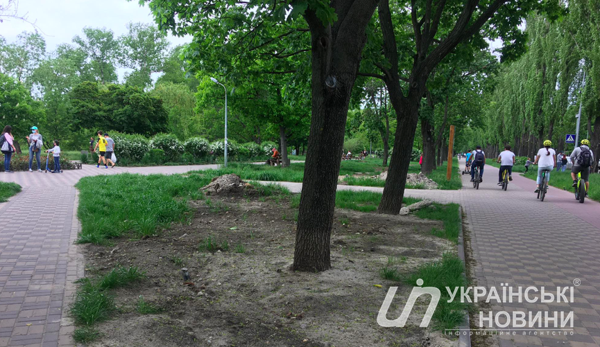 У перший день ослаблення карантину люди вийшли на вулиці