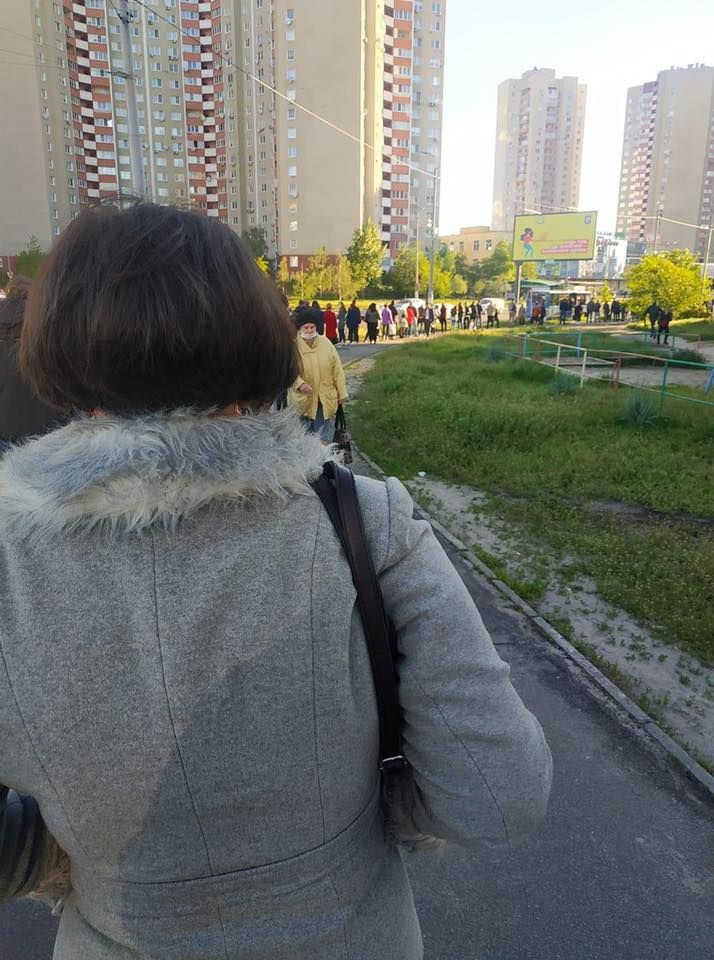 Очередь на транспорт. Фото: Facebook/ Киев Оперативный