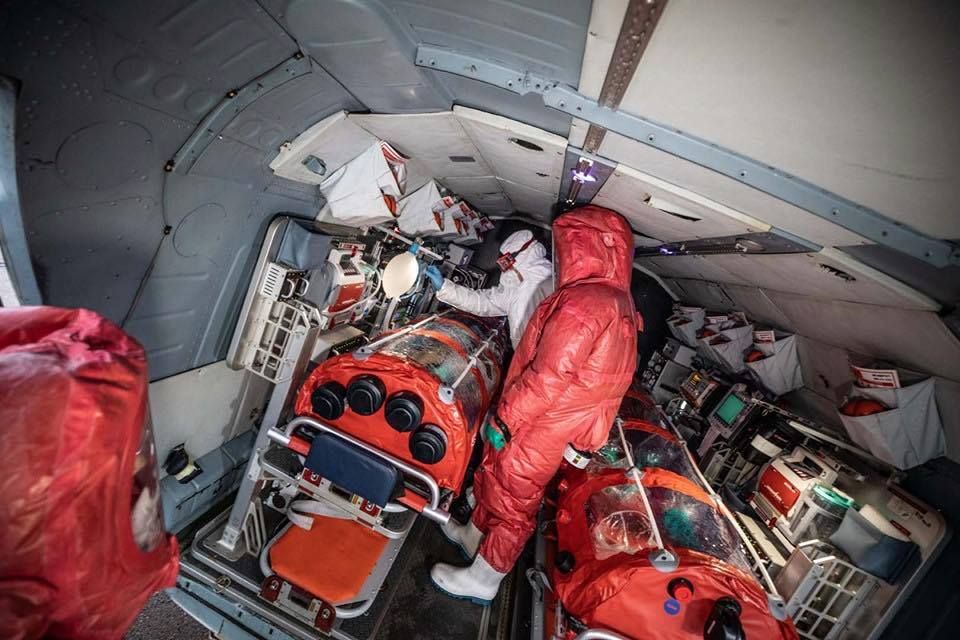Вертолет для перевозки больных коронавирусом в Черновицкой области. Фото: МВД