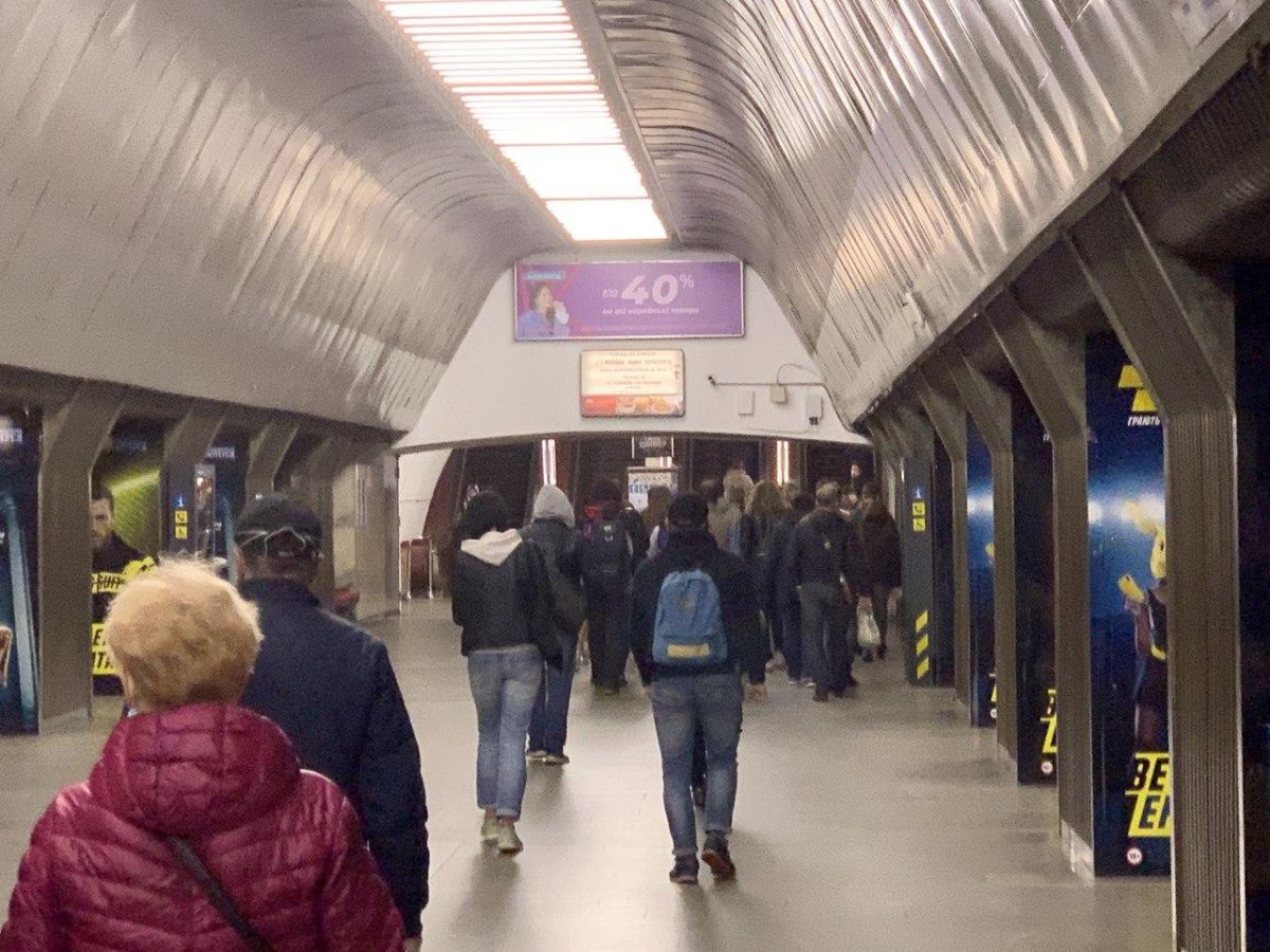 В метро Киева на второй день работы увеличилось число пассажиров. Фото: 