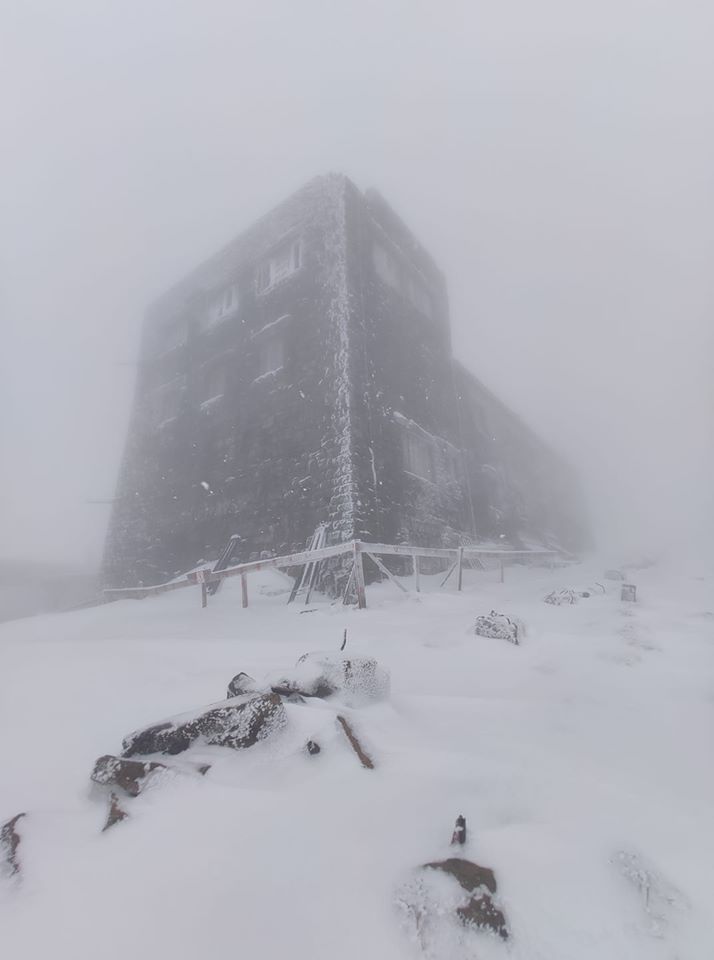 Снег в Карпатах. Фото: Facebook/Черногорский поисково-спасательный пост
