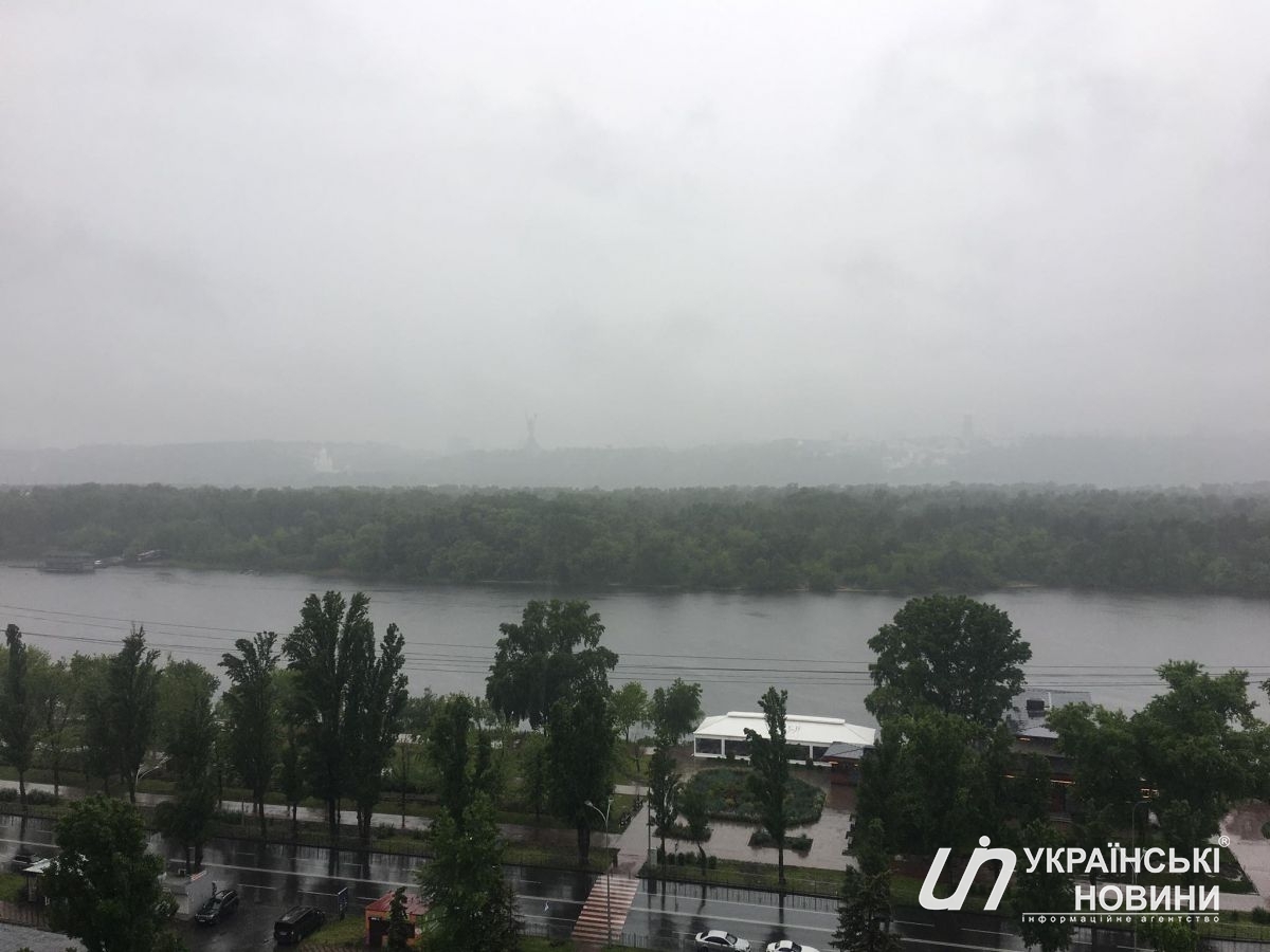 Дождь в Киеве. Днепр