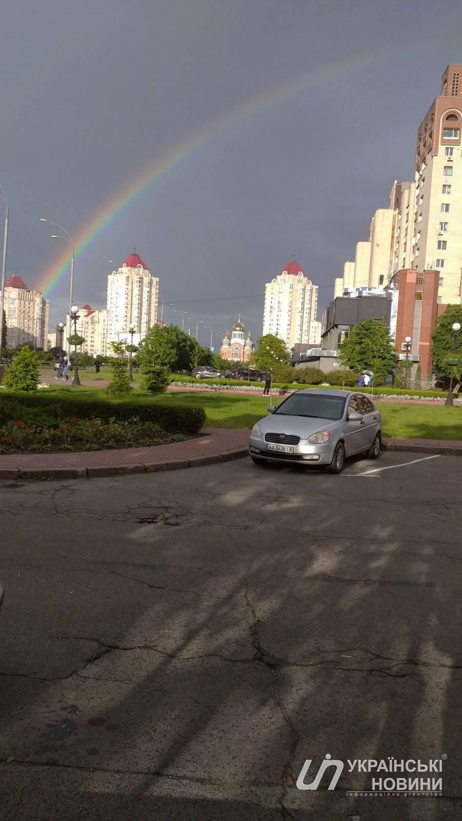 На Оболоні веселка з'явилася прямо над Дніпром