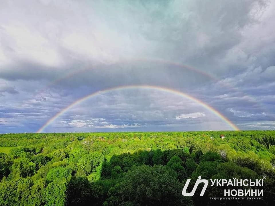 Веселка над Києвом