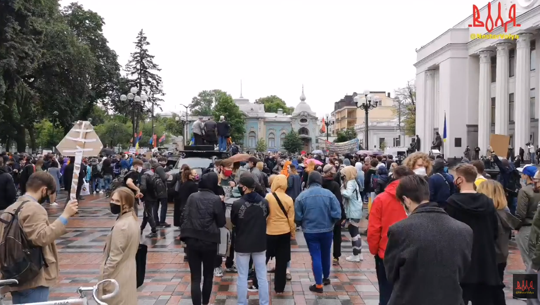 Акція протесту під Верховною Радою. Скріншот відео TouTube