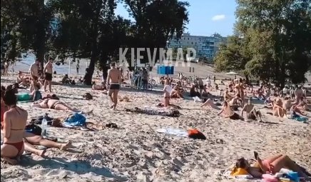 Люди на пряжах Києва. Скріншот відео.
