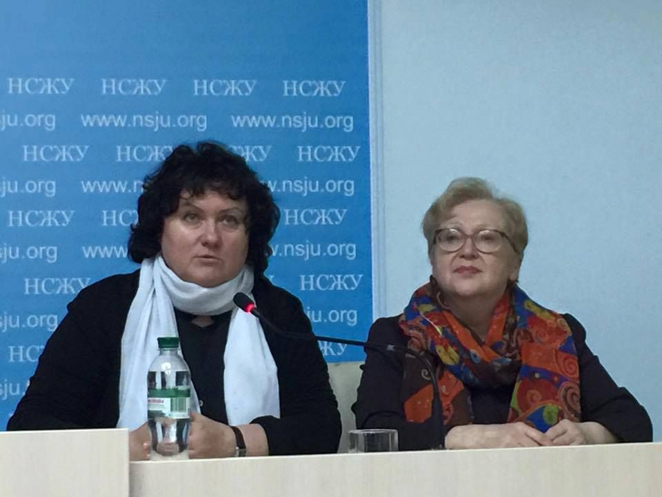 Надежда Ажгихина и Елена Бондаренко во время вечера памяти Юрия Щекочихина в НСЖУ