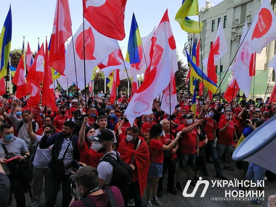 Сторонники Шария принесли с собой флаги
