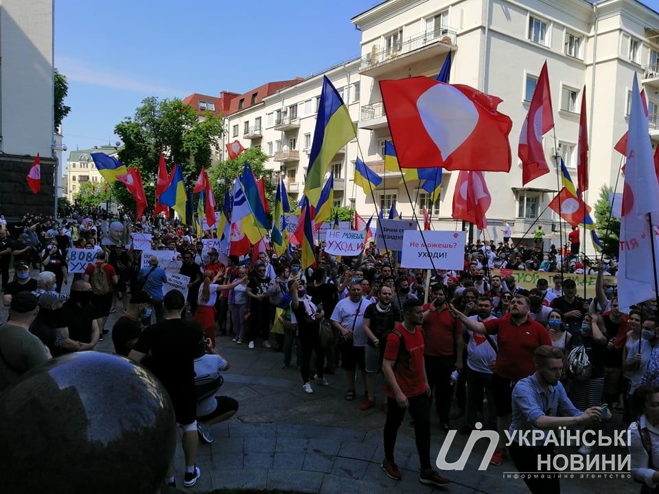 Сторонников Шария около тысячи