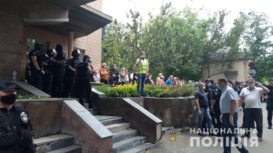  Мітинг проти відкриття диспансеру. Фото: Facebook/Поліція Харківської області