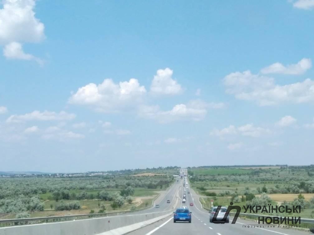 Багато машини рухаються в напрямку Києва