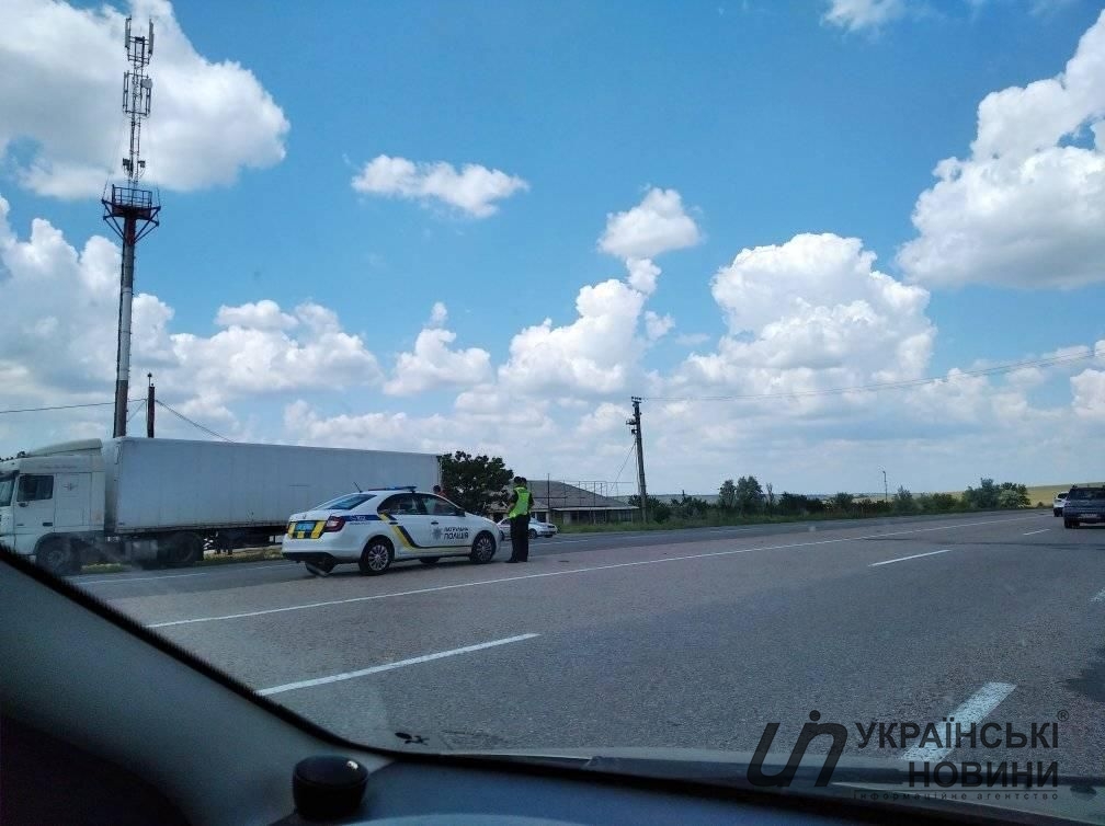 Поліцейські контролюють процес