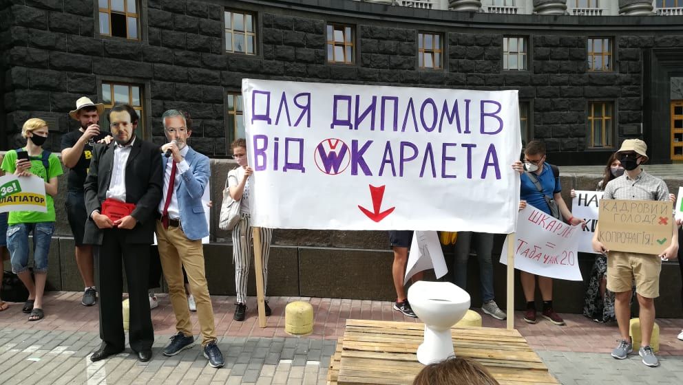 Мітинг проти Сергія Шкарлета. Фото: hromadske.radio