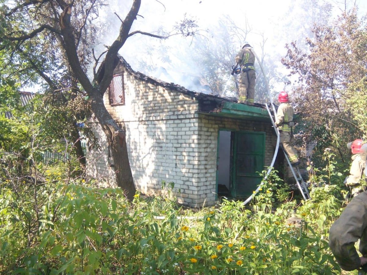 Обстреляли жилой дом в Авдеевке боевики. Фото: Минобороны