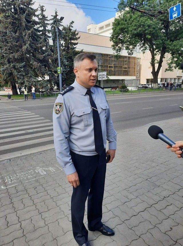 Полицейские в Луцке ведут переговоры с заложником. Фото: volynnews