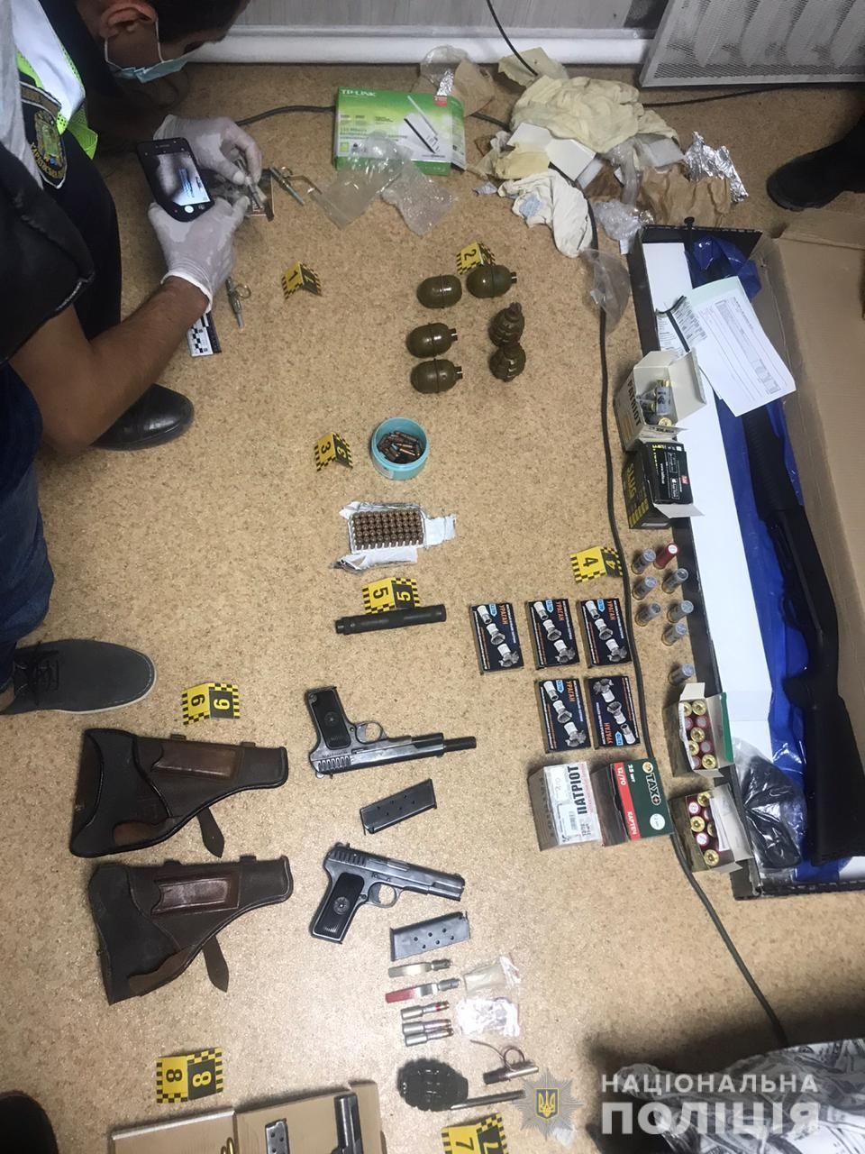 У возможного сообщника Максима Кривоша изъяли оружие и боеприпасы. Фото: Нацполиция