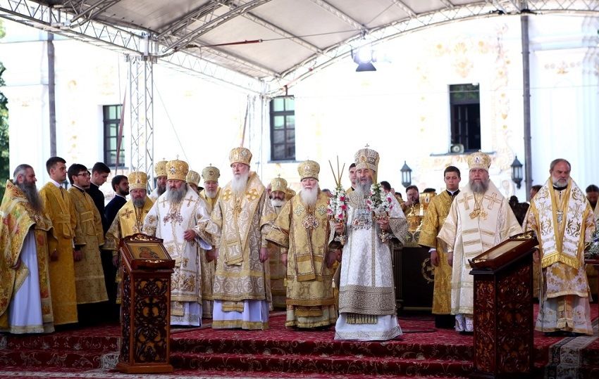 Божественна літургія в Києво-Печерській лаврі. Фото: прес-служба телеканалу 
