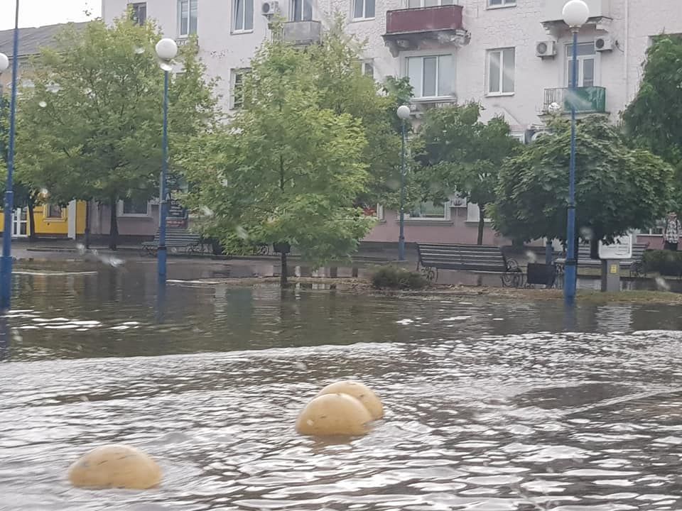 Бердянськ затопила злива. Під водою дороги і тротуари. Фото: прес-служба Бердянської міської ради