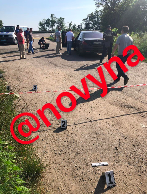Автомобіль знайдений на трасі Київ-Харків неподалік від міста Пирятин. Фото: Telegram канал 