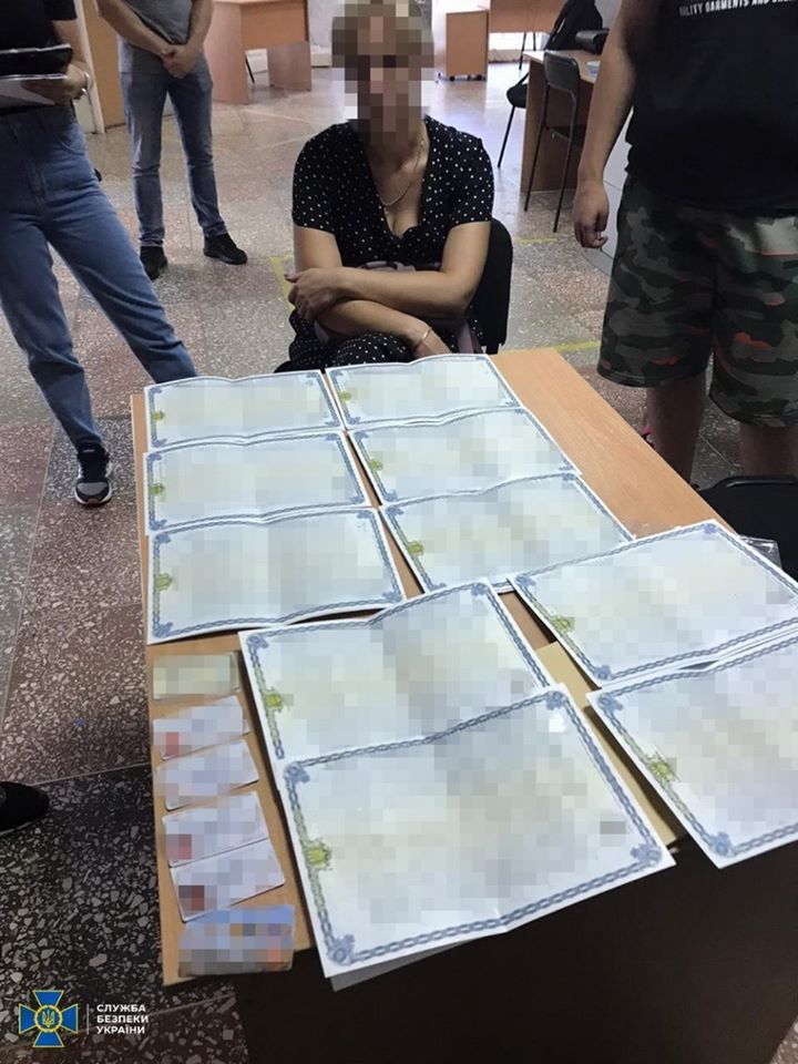 Затримали трьох фігурантів справи.