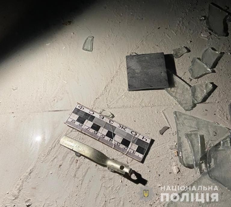 Четыре человека пострадали при взрыве гранаты.