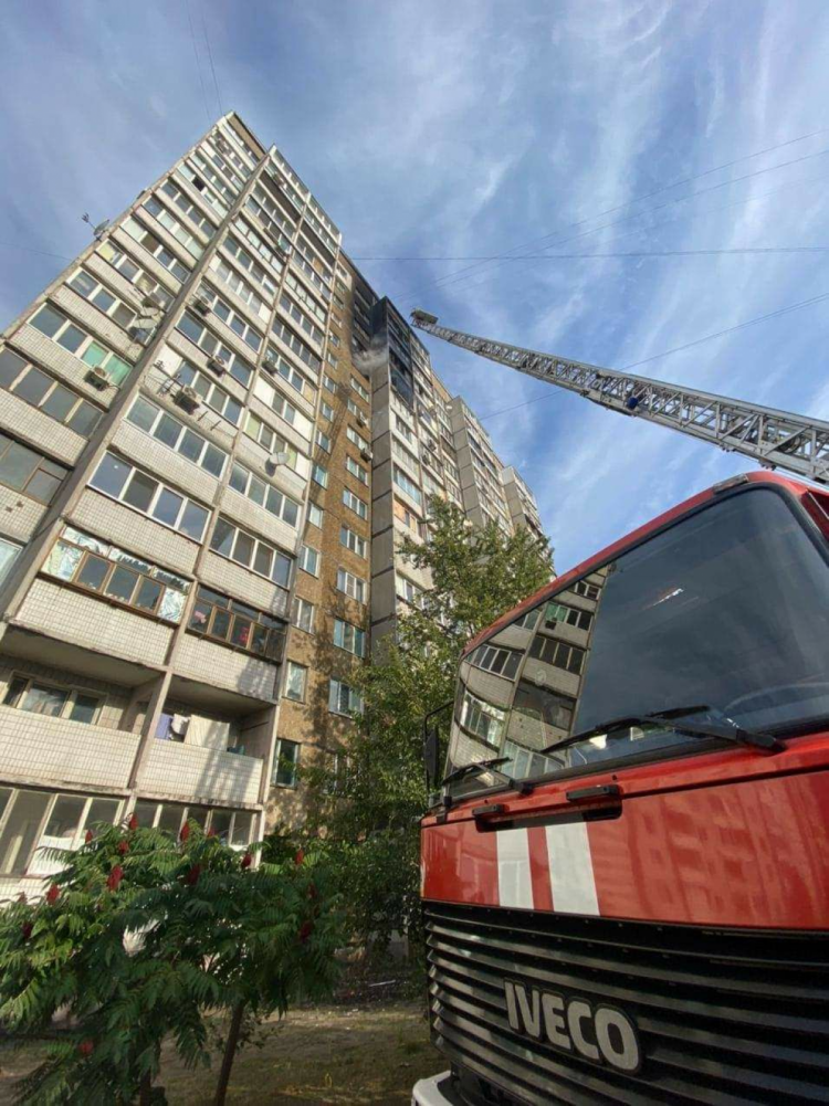 Пожежа в багатоповерхівці на Троєщині.  Фото: прес-служба ГСЧС