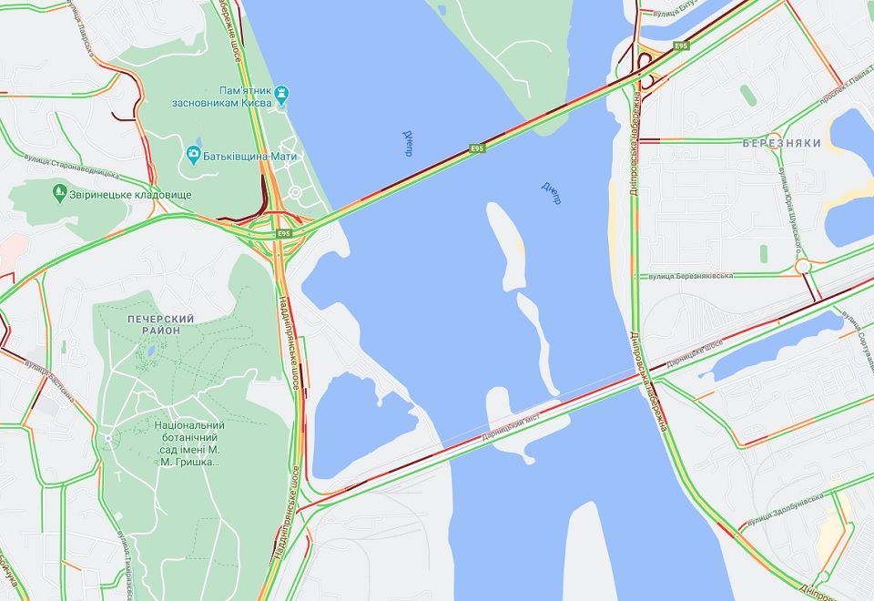Пробки паралізували деякі вулиці в Печерському районі.  Фото: Google Maps