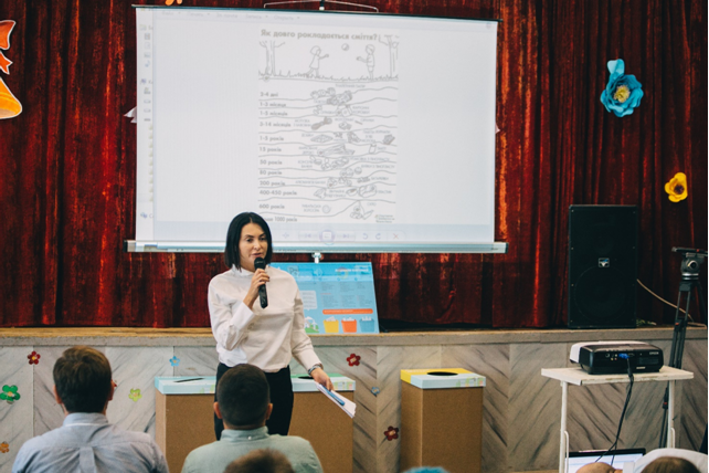 Выступление Людмилы Костенко перед учениками в рамках «Kyiv School Recycling»