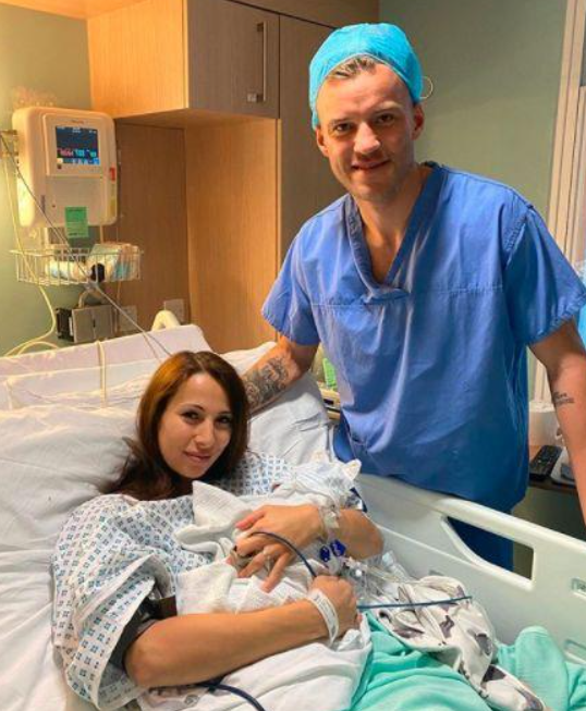 Ярмоленко з дружиною і новонародженим сином.  Фото: Ярмоленко / Інстаграм