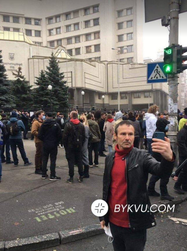 Вакарчук под КС. Фото: Буквы