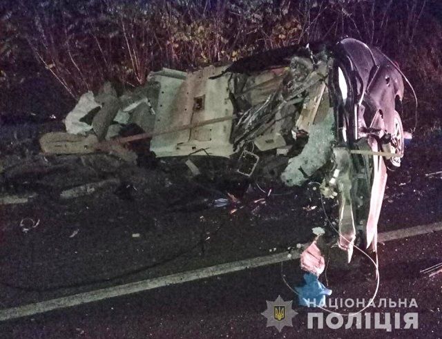 Остатки автомобиля Lexus после столкновения с грузовиком. Фото: пресс-служба ГУ НПУ в Полтавской области
