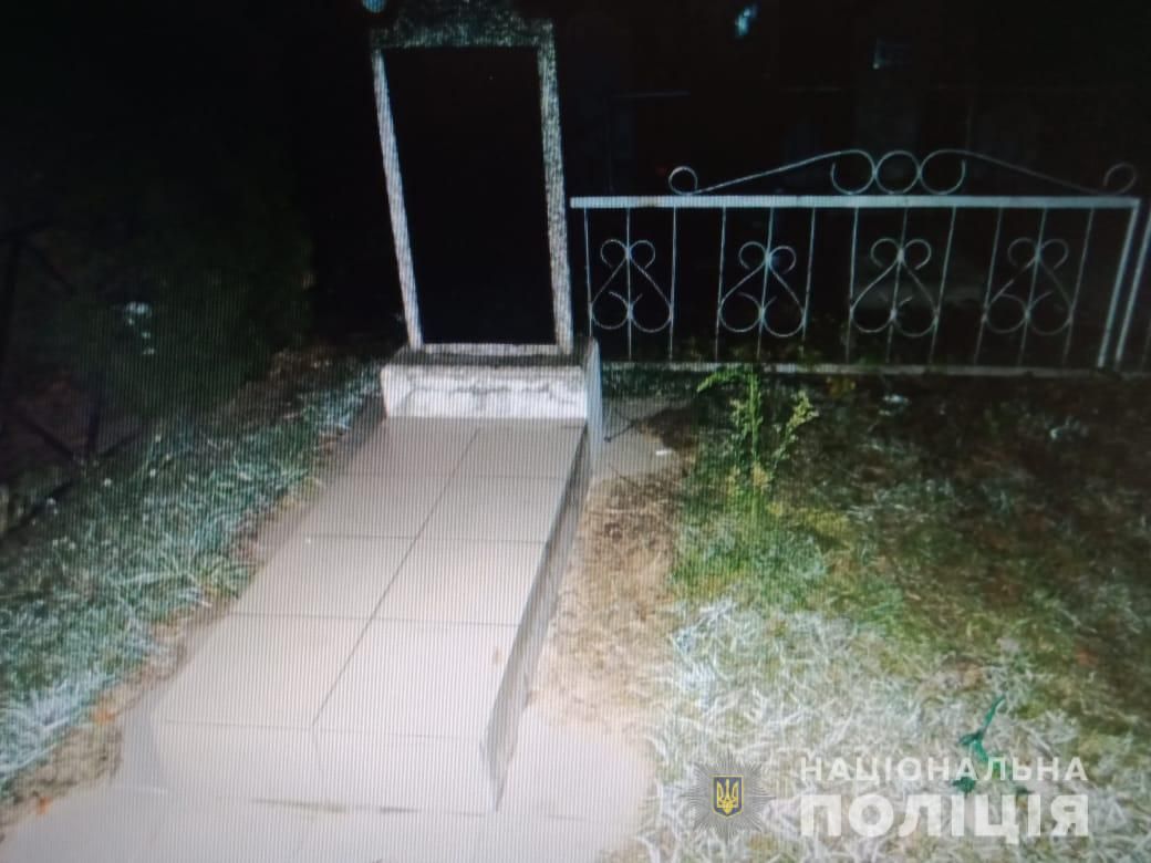 Изнасилование произошло на кладбище. Фото: пресс-служба Национальная полиция