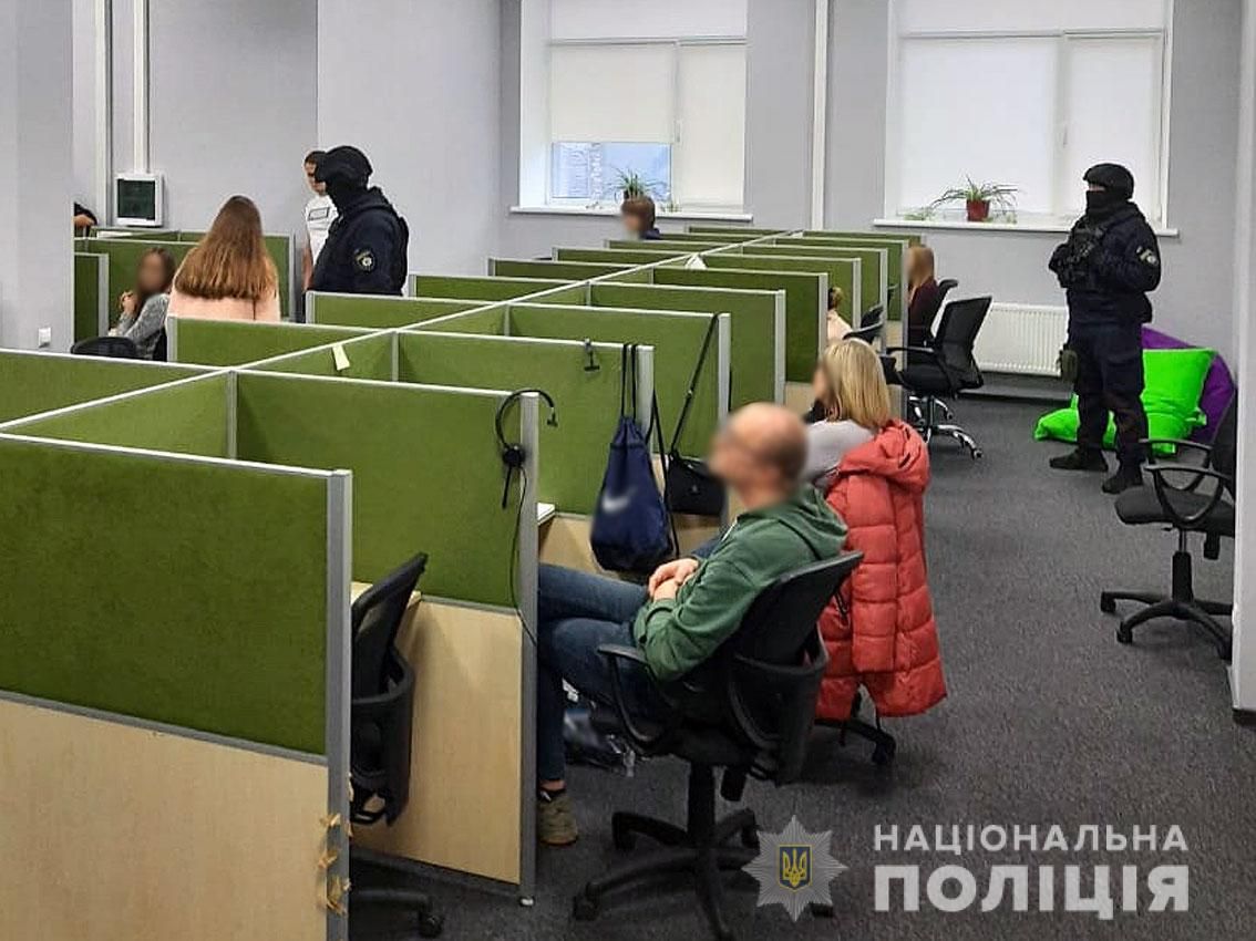 Полиция задержала коллекторов. Фото: пресс-служба Национальной полиции