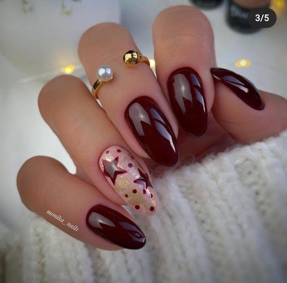 Новогодний маникюр. Фото: Instagram