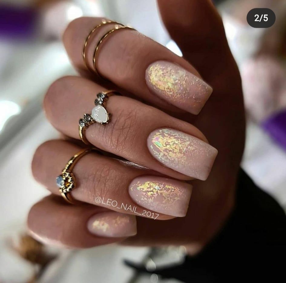 Нежный маникюр на Новый год. Фото: Instagram