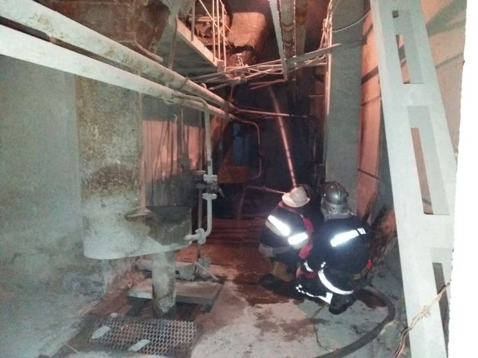 Пожар на Змиевской ТЭС тушили всю ночь. Фото: ГосЧС