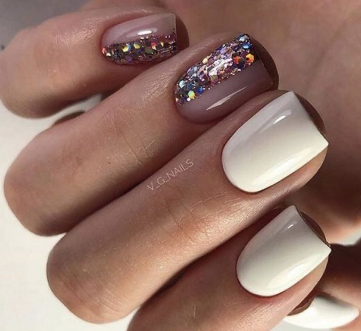 Новогодний маникюр. Фото: Инстаграм/V_G_Nails