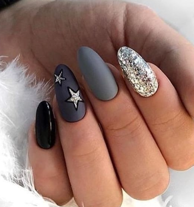 Яркий маникюр на Новый год. Фото: Инстаграм/1beauty__nails