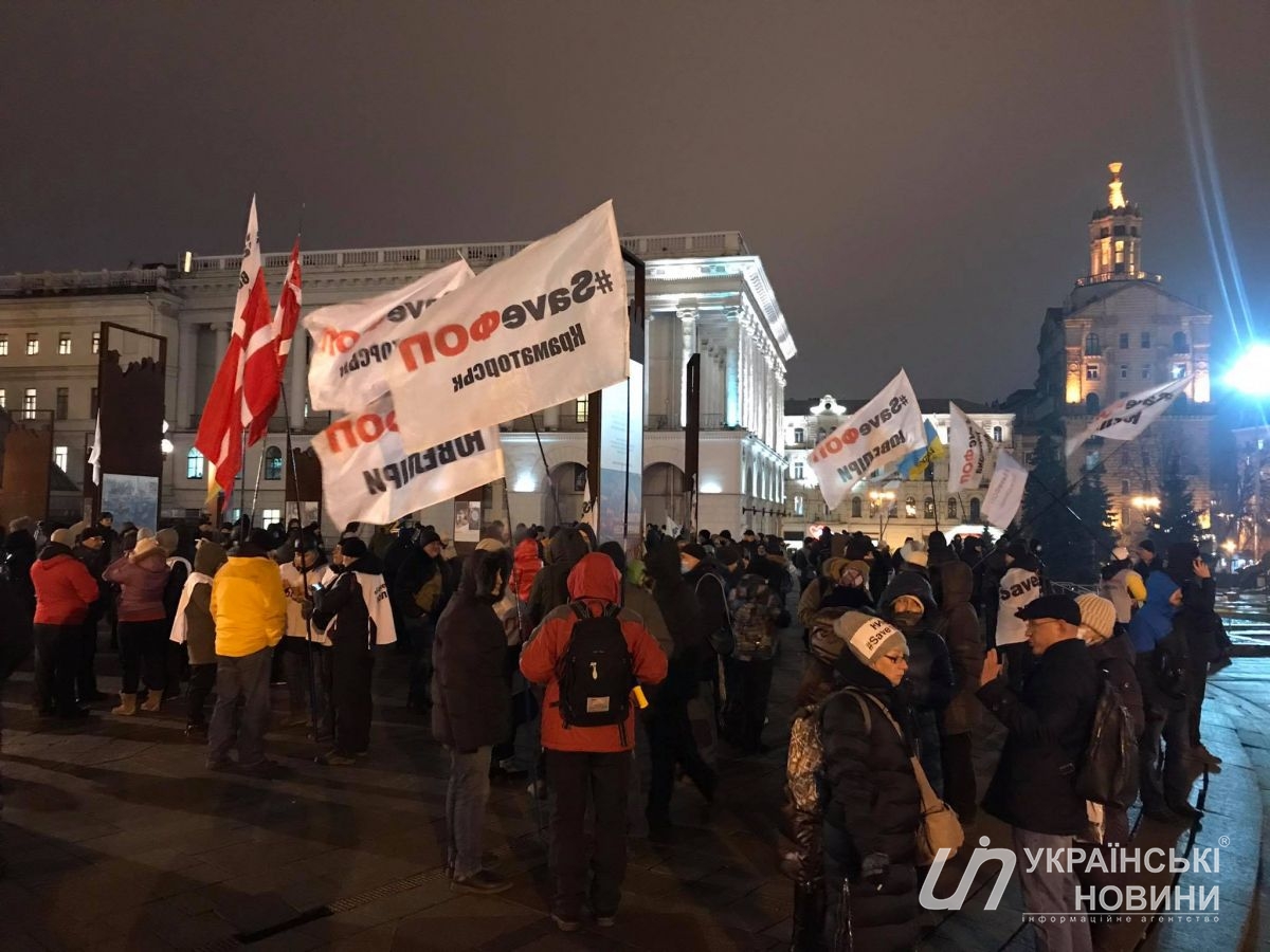 Палаток не видно, но люди не собираются уходить