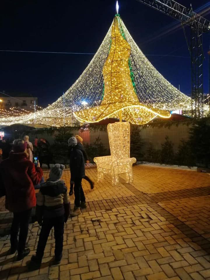 Очередь к шляпе. Фото: Facebook Диана Попова