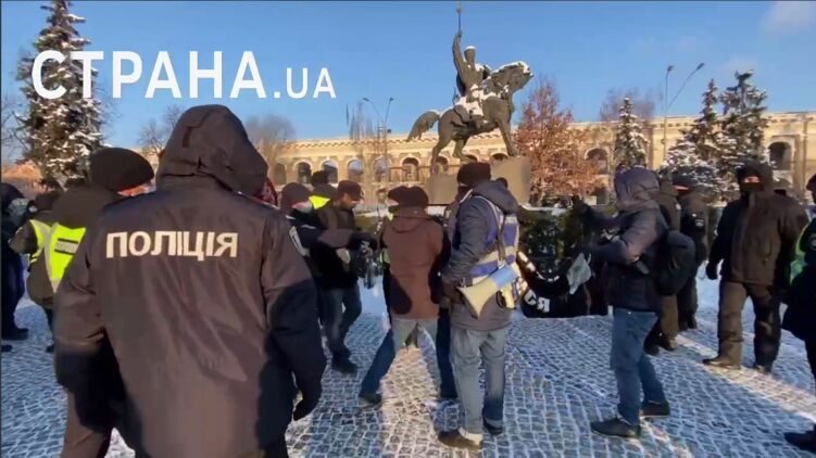 Акция на Контрактовой площади была очень короткой, Фото: strana.ua