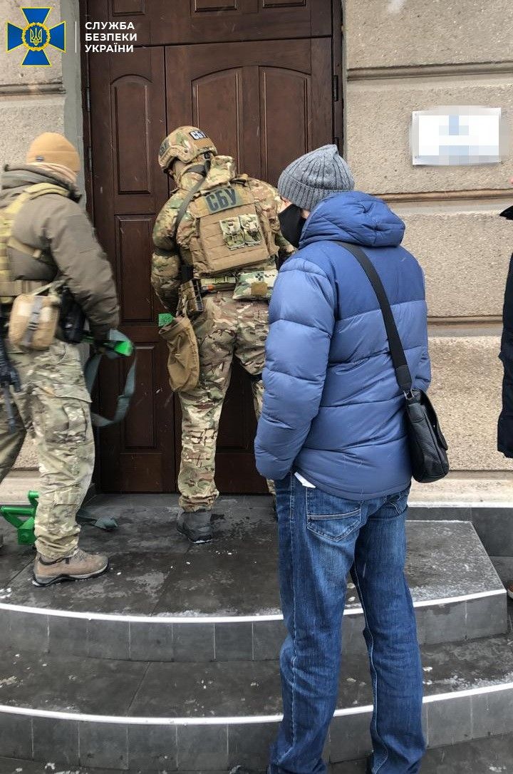 В Одессе действовала схема незаконной переправки моряков в Крым. Фото: СБУ