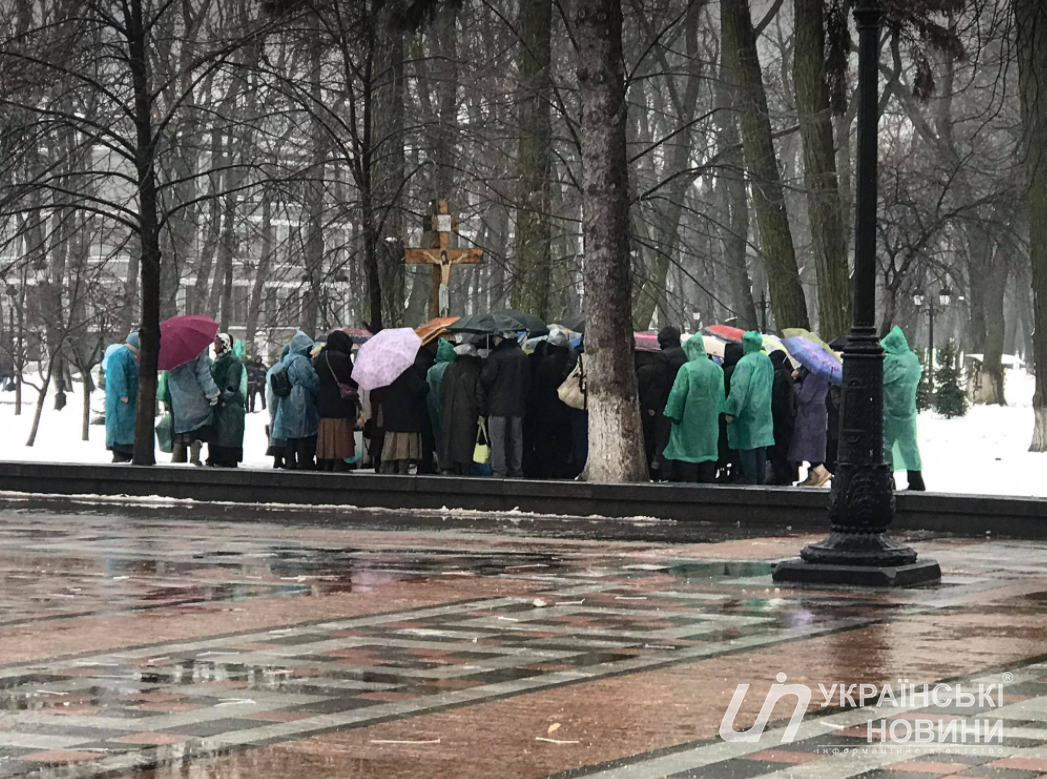 Протестующие против вакцинации под Радой
